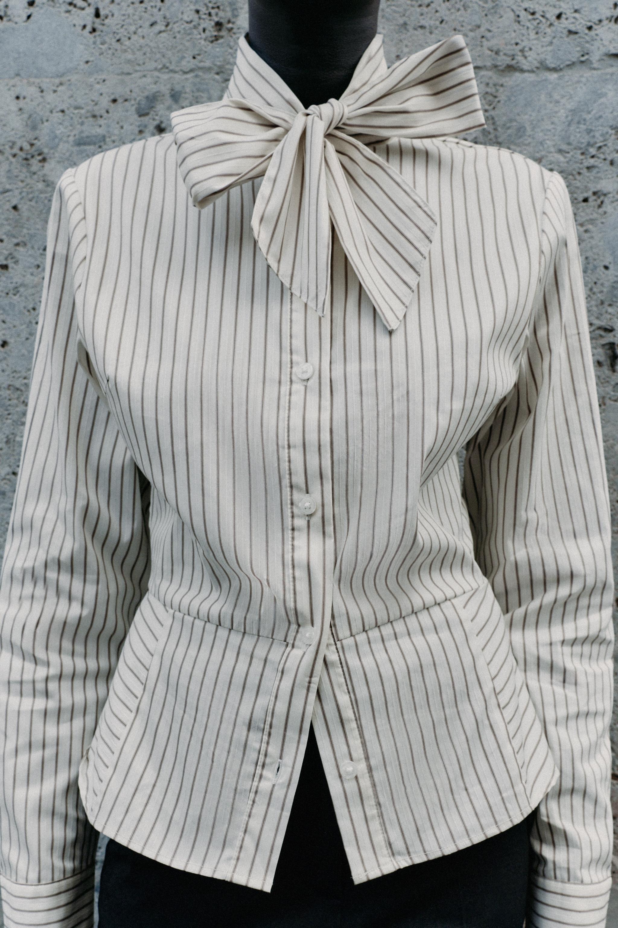 STRIPED TIE-NECK BLOUSE