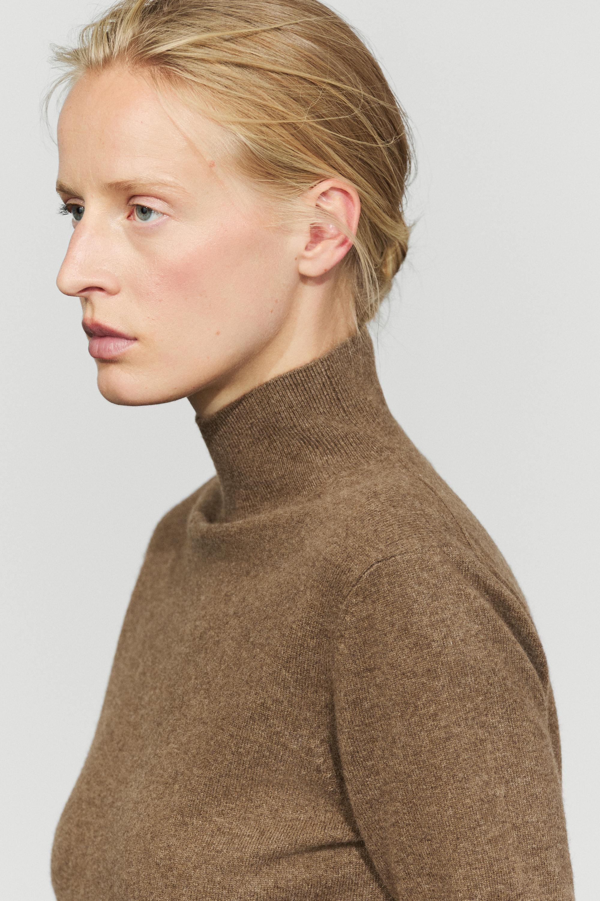 Wool-cashmere blend short sleeve knit sweater