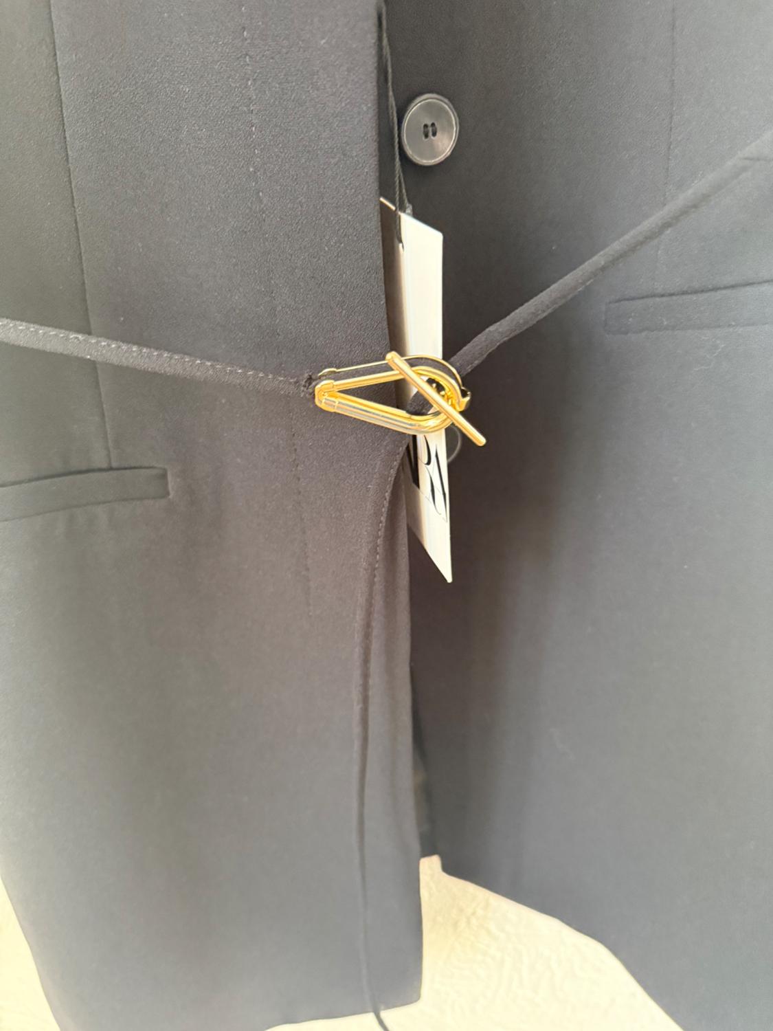 BLACK VEST WITH GOLD BELT - Image 8