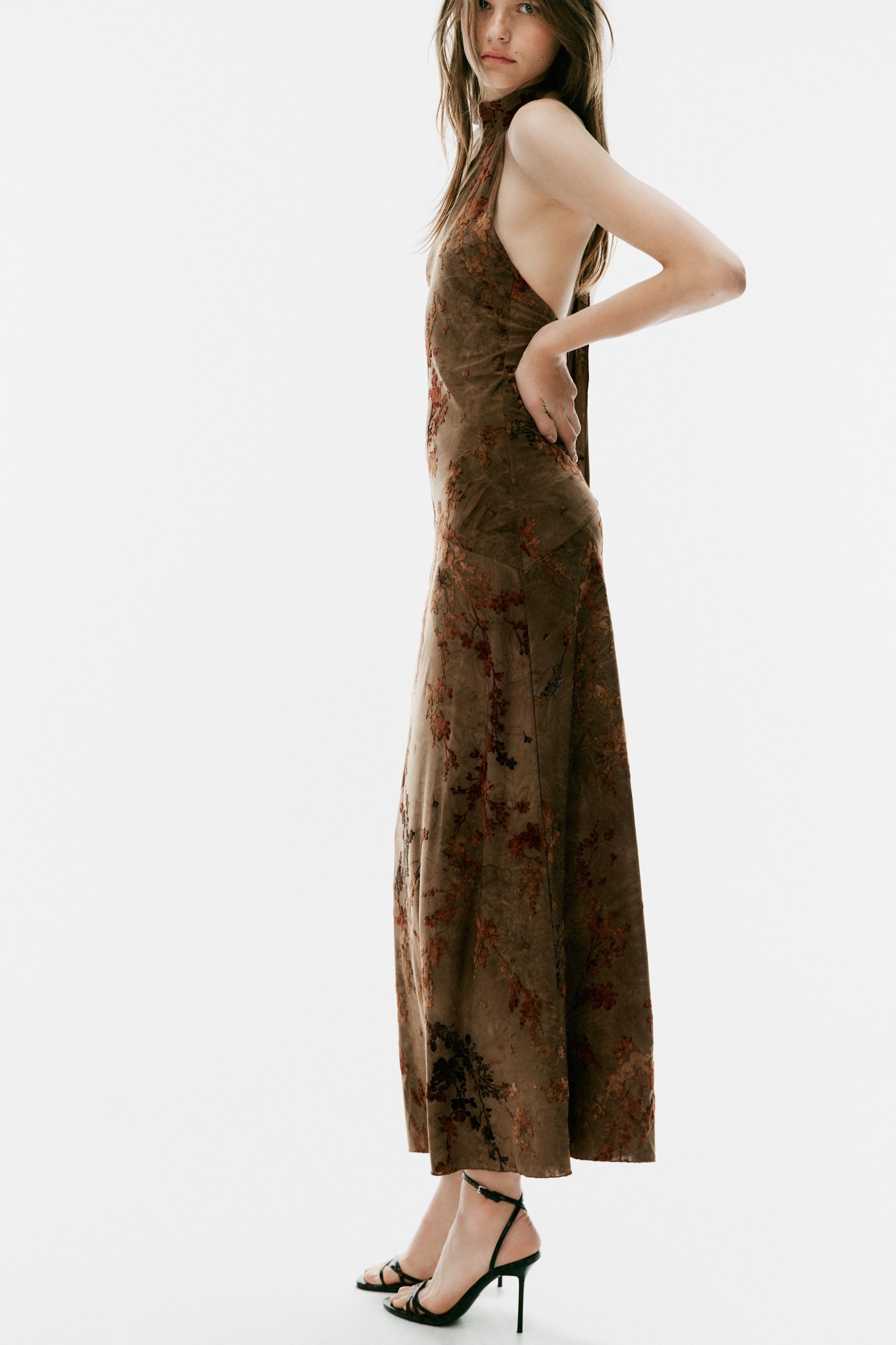 ROBE LONGUE HALTER FOULARD FLOQUÉE