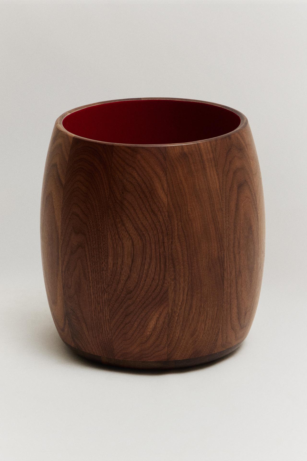 THE VAIASSA PAPER BIN — Red