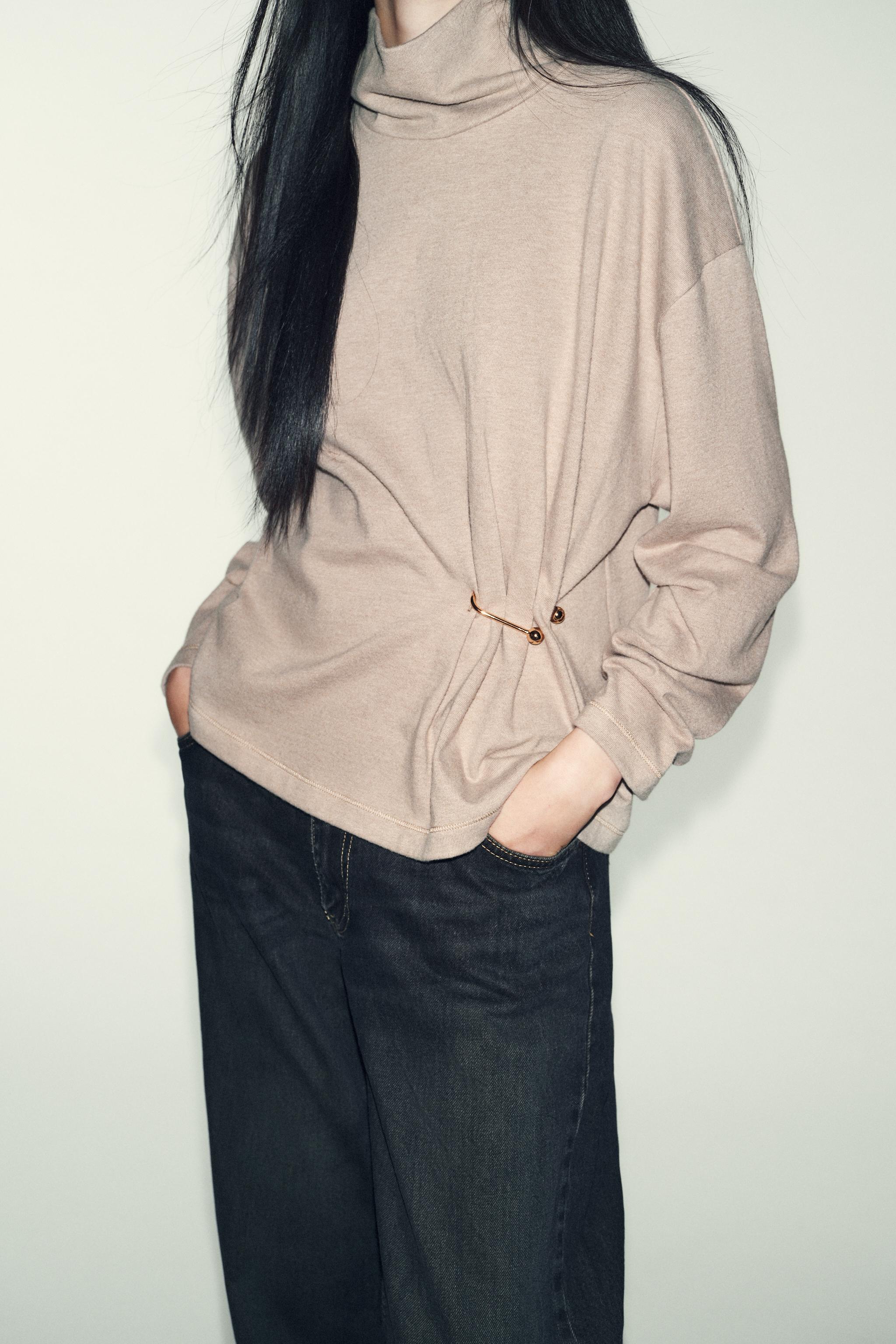 SOFT METAL APPLIQUÉ TOP