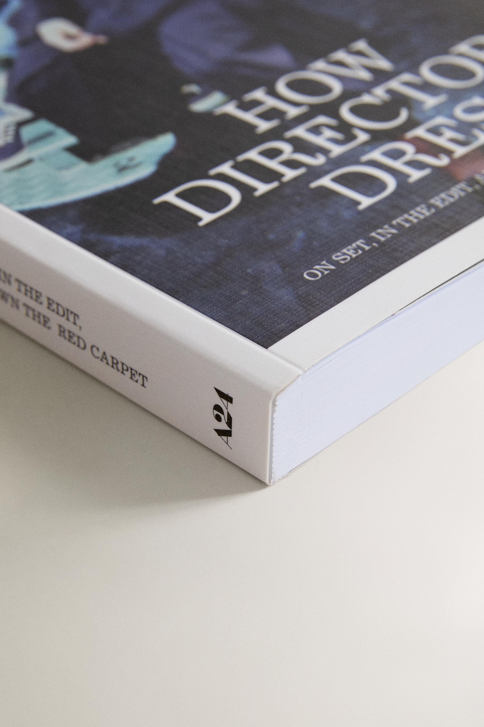 HOW DIRECTORS DRESS BOOK (ENGLISH)
