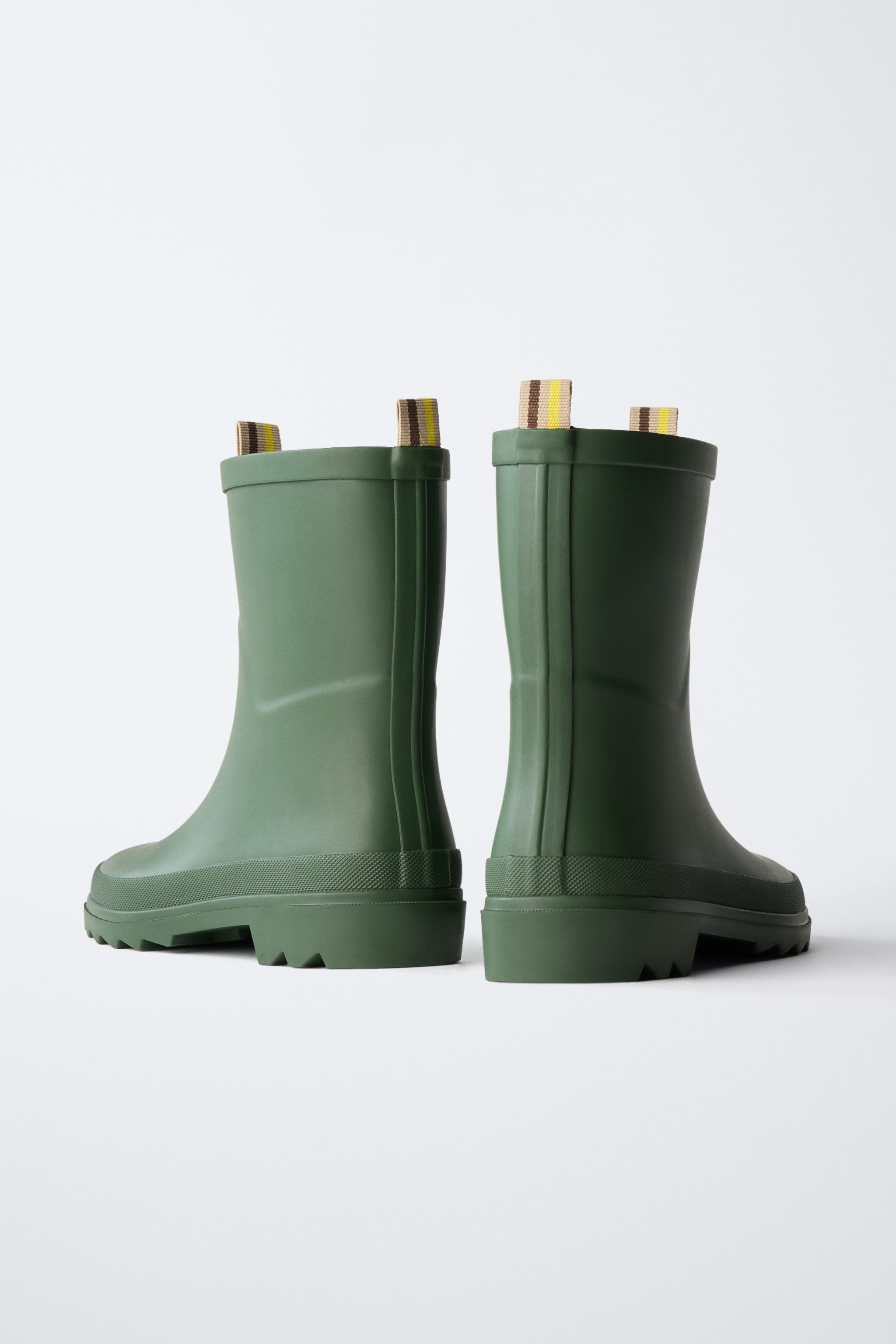 BASIC RAIN BOOTS
