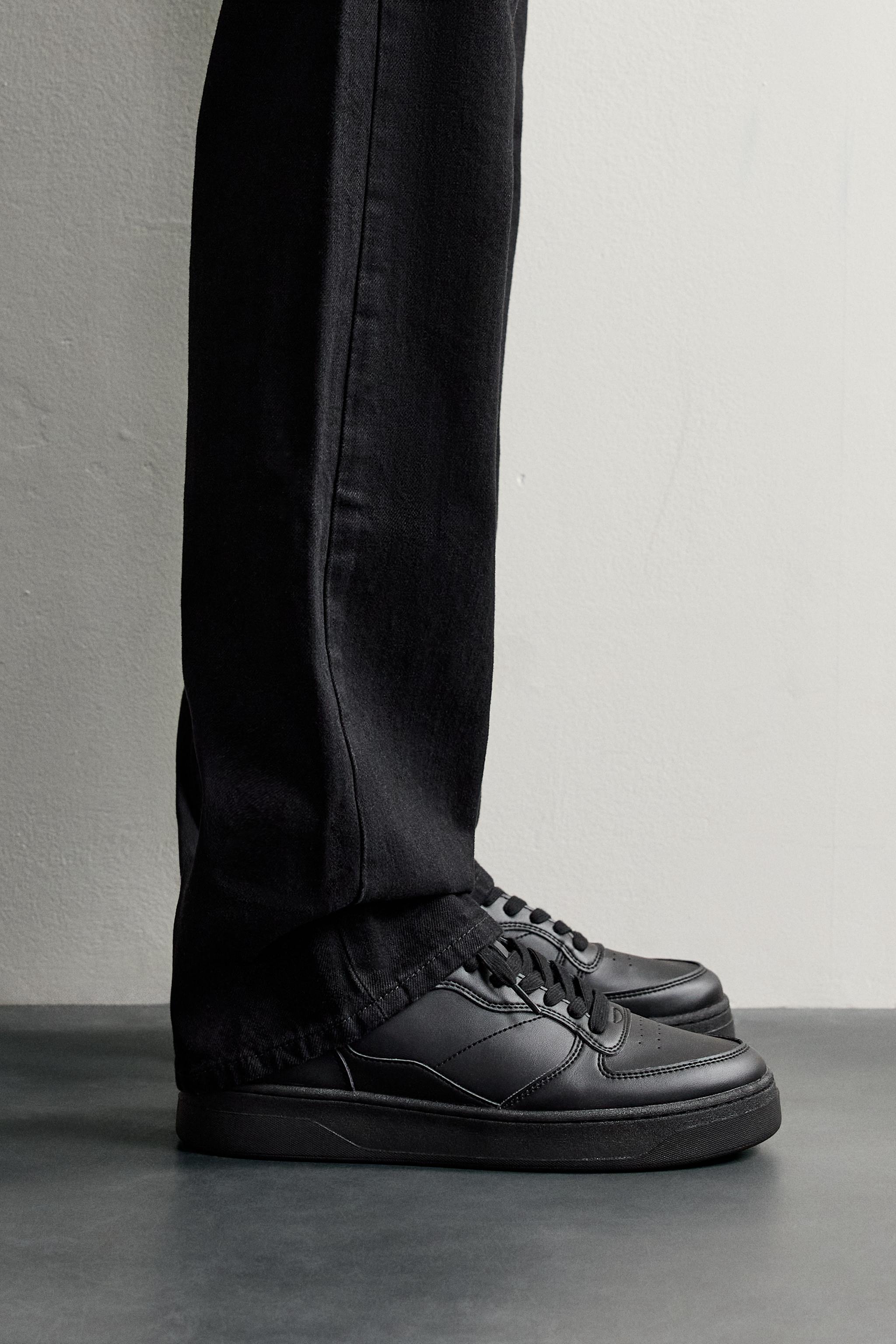 RETRO STYLE SNEAKERS
