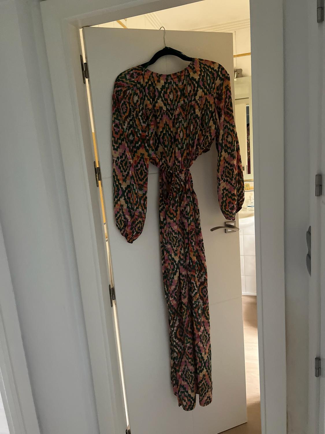 PRINTED MIDI DRESS WITH CUT-OUT DETAIL - Image 2