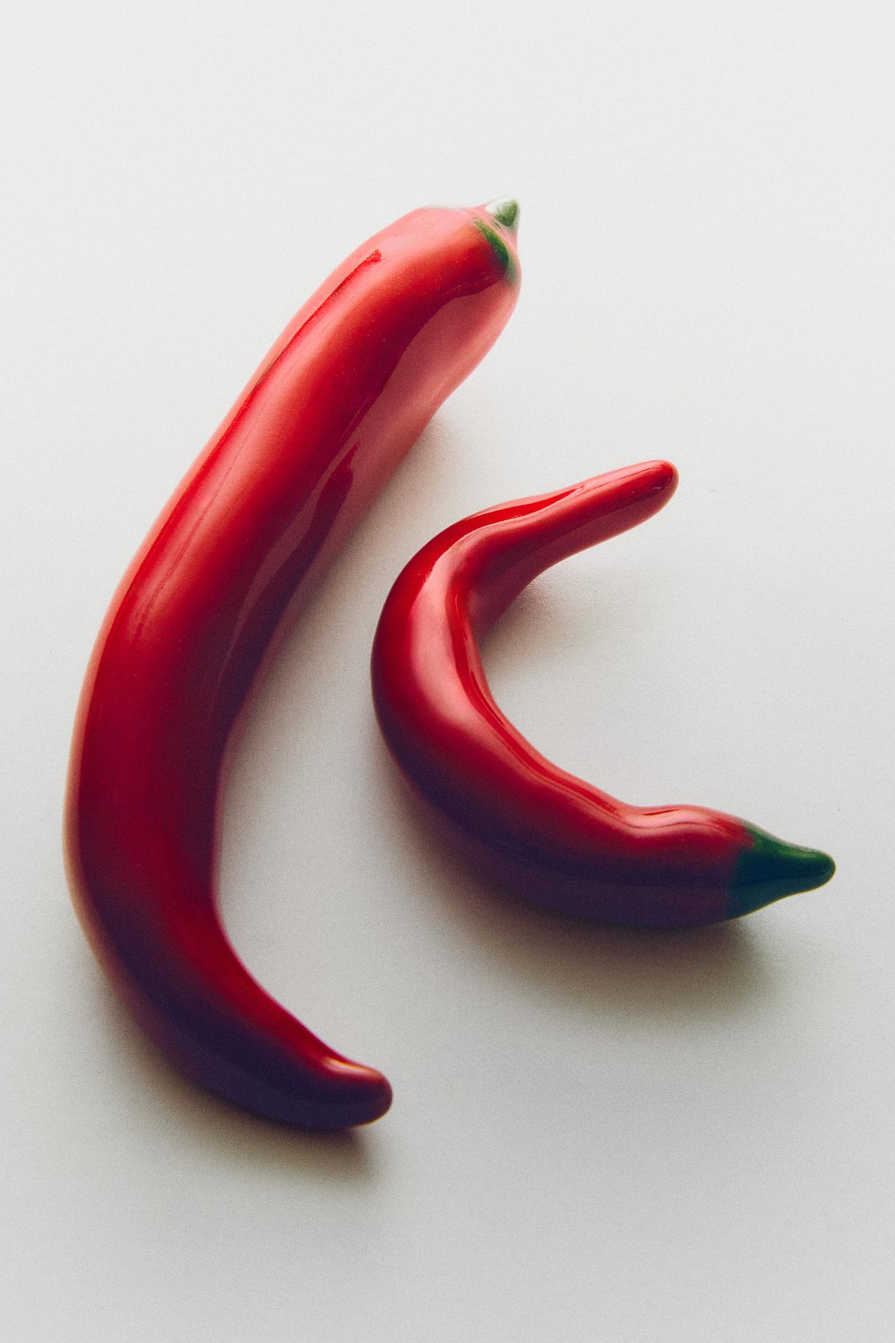 CERAMIC CHILI PEPPERS (PACK OF 2) — Red