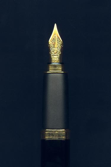 OHTO ALUMINIUM AND BRASS FOUNTAIN PEN - Black gold by Zara