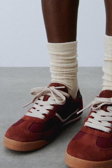 حزمة خمسة جوارب طويلة محززة - أزرق كهربائي الخاص بـ Zara