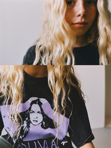 T-SHIRT EFFET DÉLAVÉ OLIVIA RODRIGO ™ - Anthracite foncé de Zara