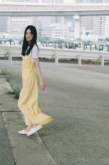 フルイドミディ丈ワンピースイエローZaraのフルイドミディ丈ワンピース - イエロー