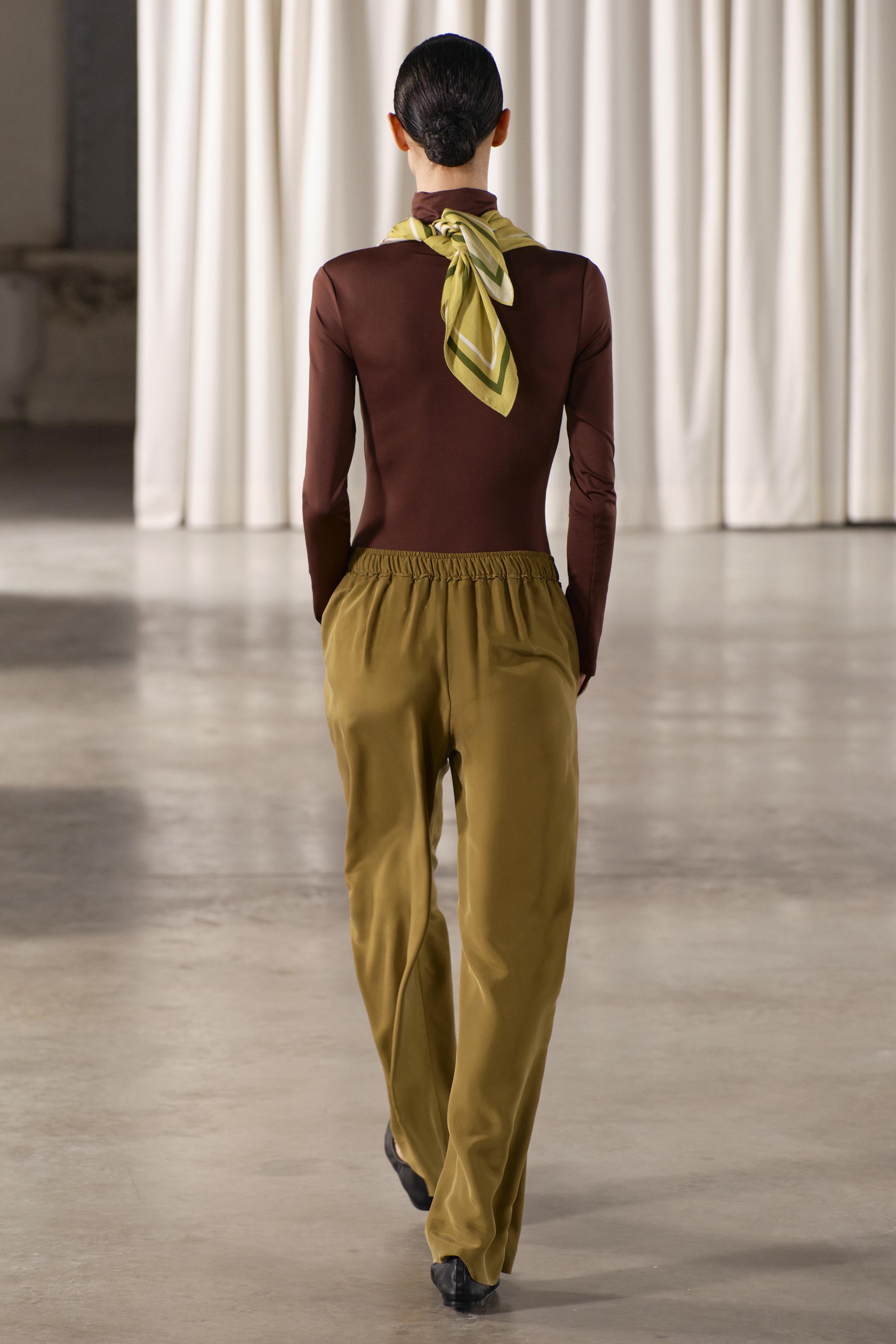 Alo Yoga  Slick Zip Front Sweatpant in Dark Olive, Size: Medium