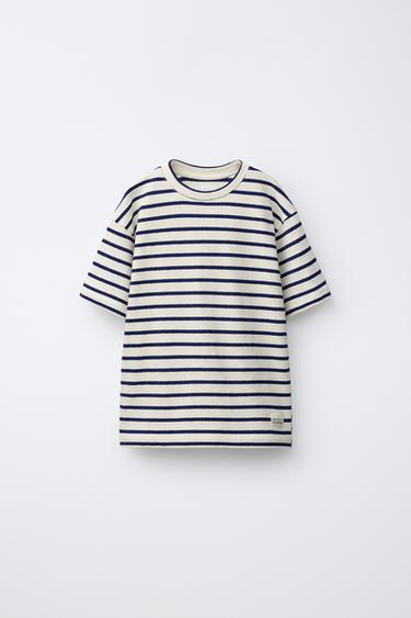 ENSEMBLE T-SHIRT ET BERMUDA À RAYURES TEXTURÉES - Écru / Bleu marine de Zara - Image 1