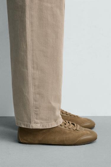 حذاء رياضي جلدي - بني الخاص بـ Zara - صورة 0