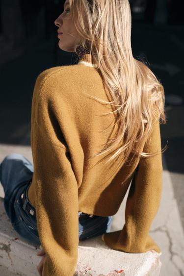 PULL EN MAILLE AVEC LISERÉS EN CONTRASTE - Moutarde de Zara - Image 3