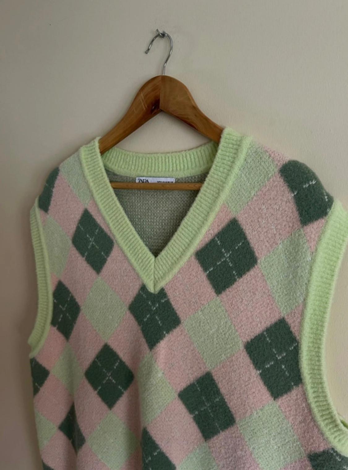 ARGYLE KNIT VEST - Image 2