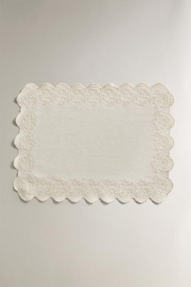 EMBROIDERED BLONDE LACE PLACEMAT - White by Zara
