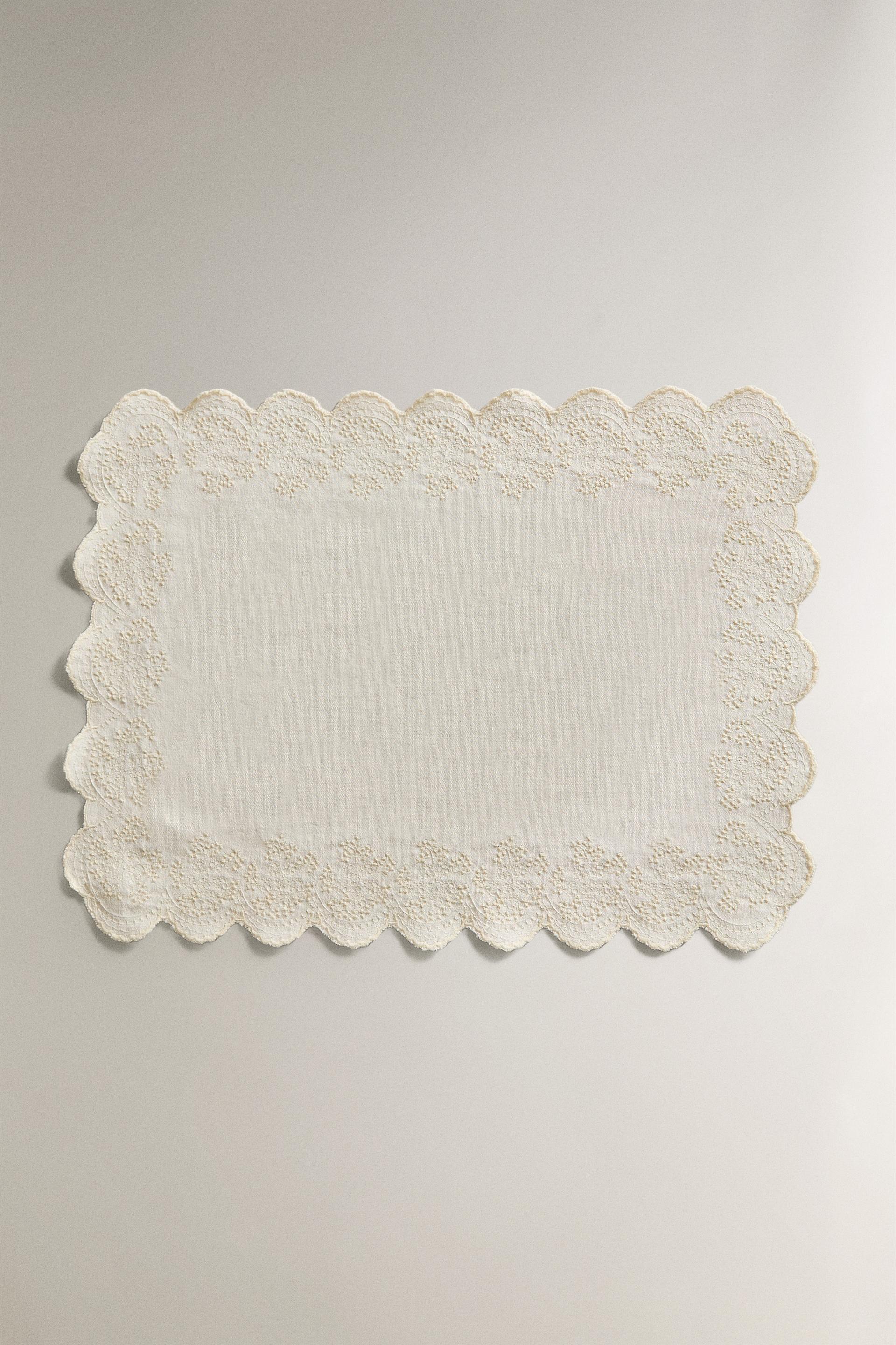 EMBROIDERED BLONDE LACE PLACEMAT
