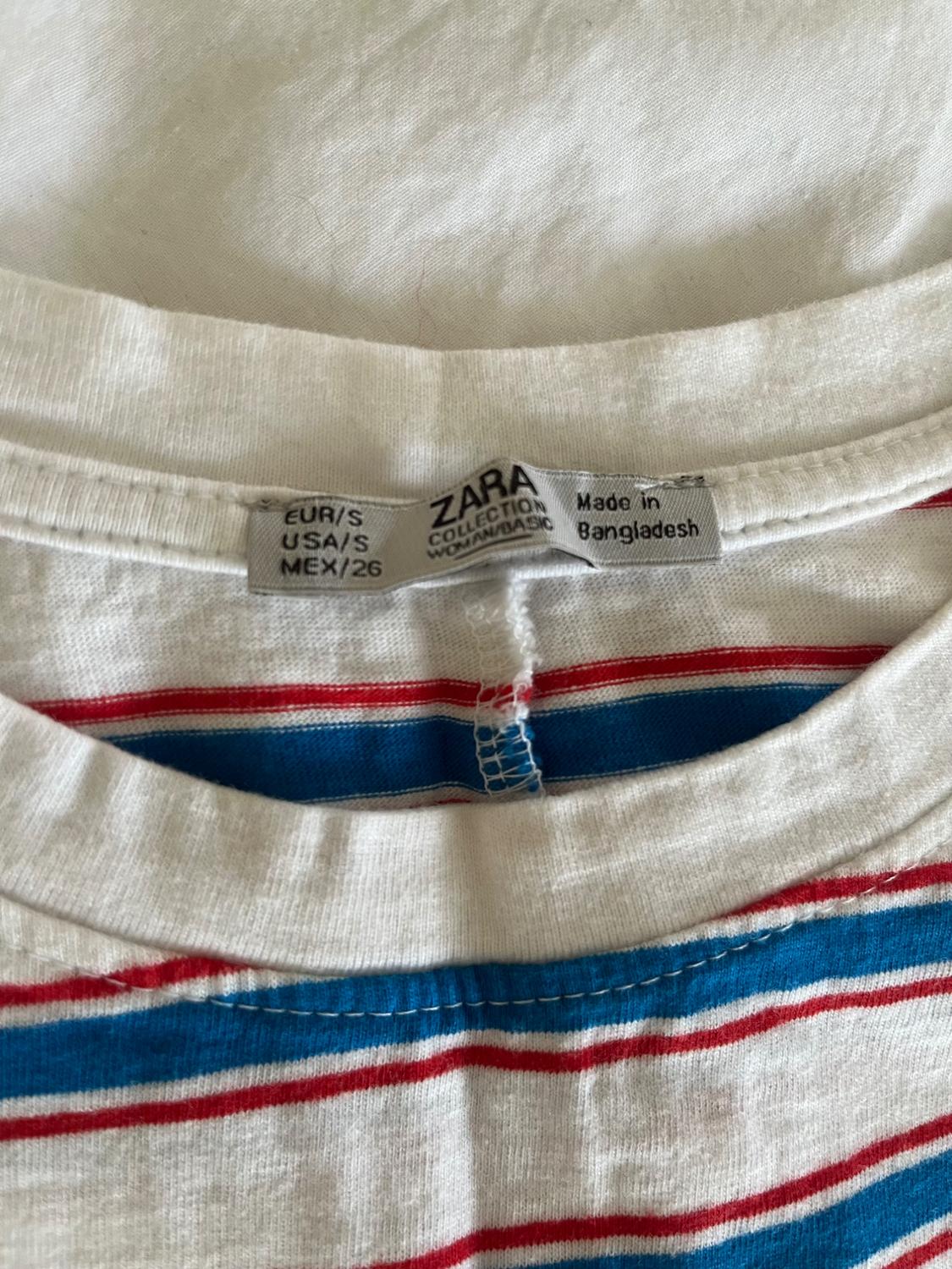 RED WHITE AND BLUE STRIPE TSHIRT WITH LARGE SLEEVES AND CURVED HEM. - Image 4