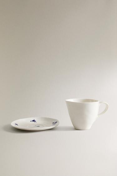 TASSE AVEC SOUCOUPE FLORALE PORCELAINE - Blanc / Bleu marine de Zara - Image 4