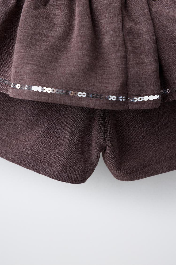 FALDA PANTALÓN CON VOLANTES Y LENTEJUELAS 4