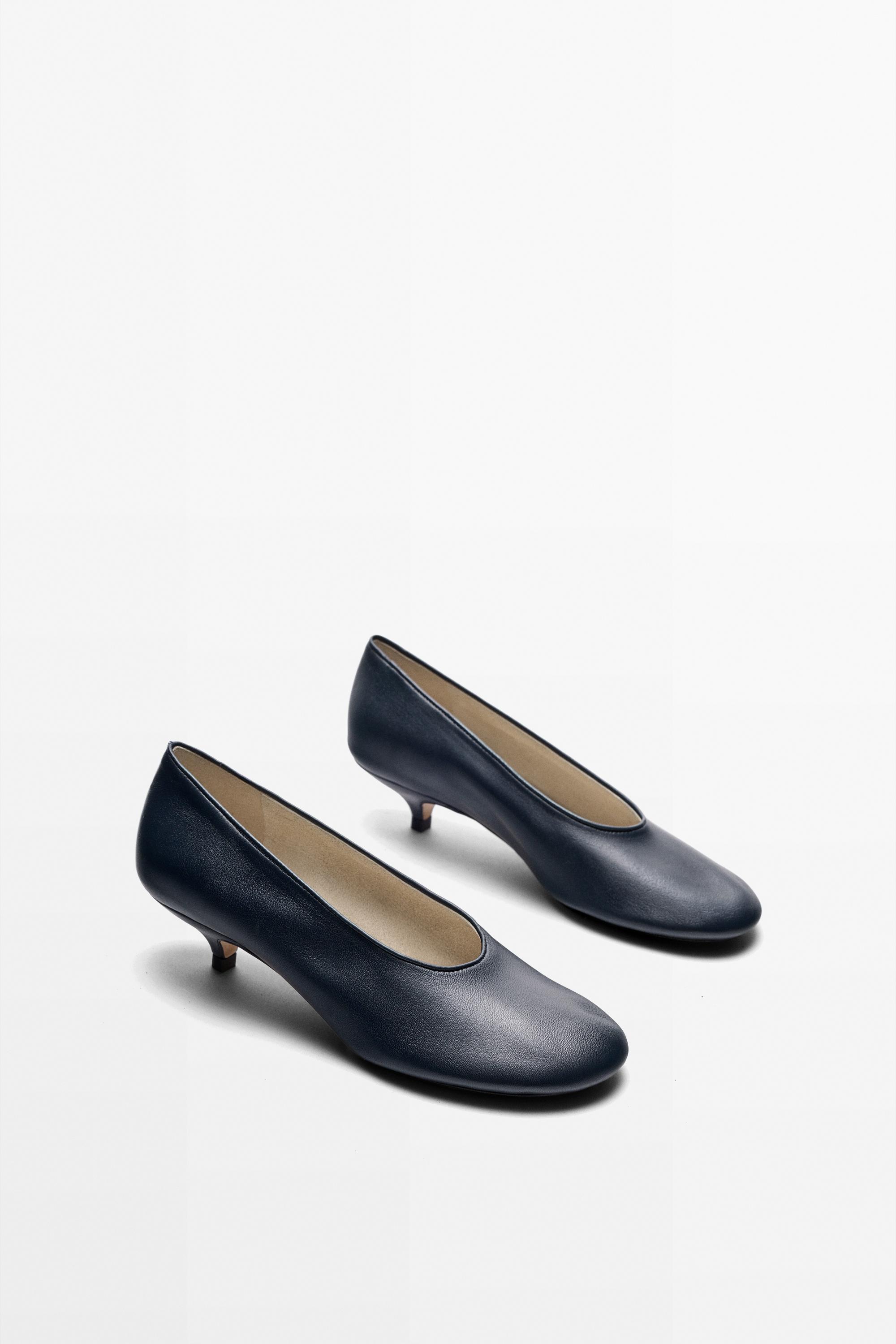 Soft leather heel shoes