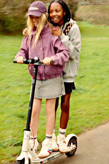 JUPE-SHORT EN JEAN AVEC CLOUS - Pierre de Zara