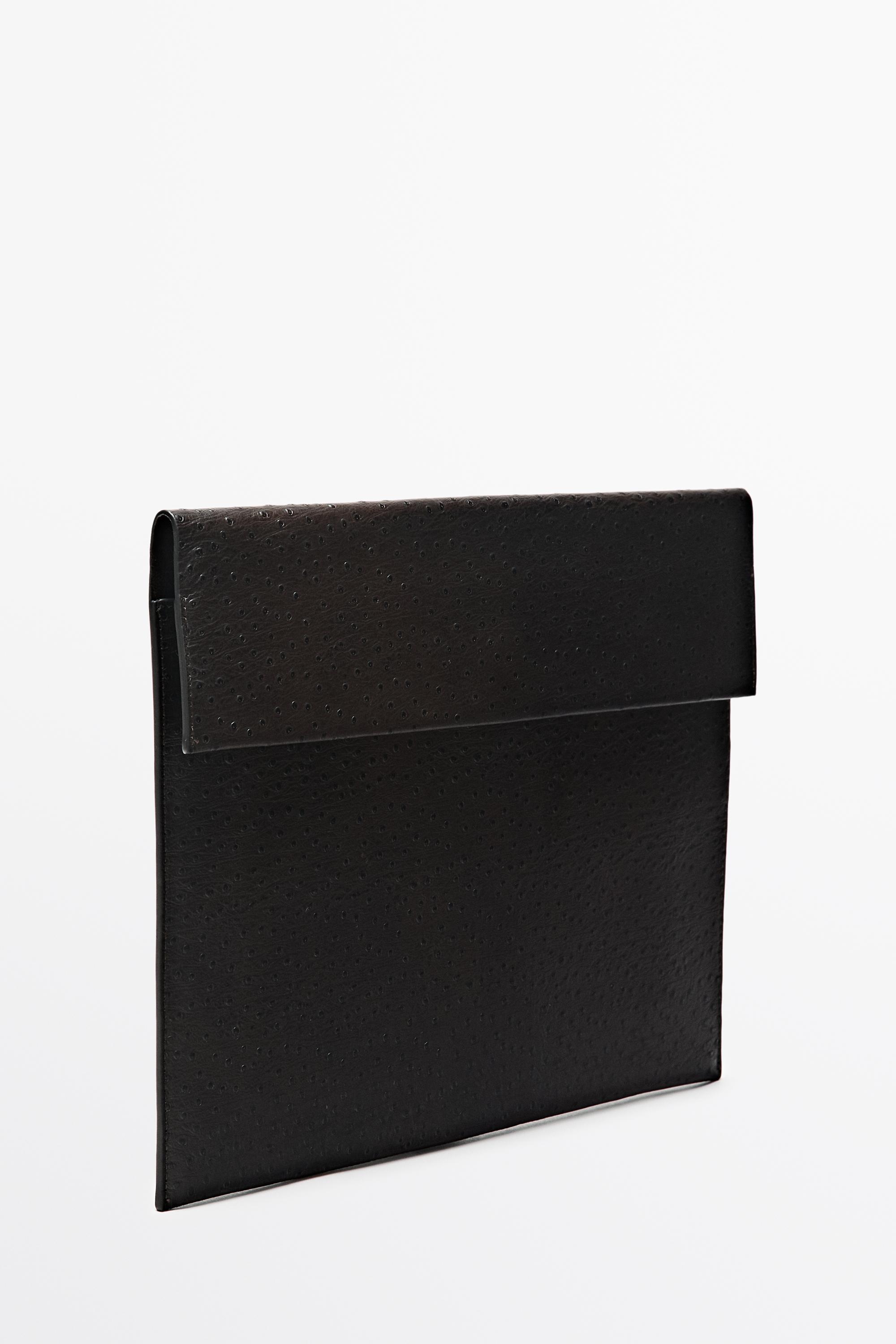 Textured laptop sleeve