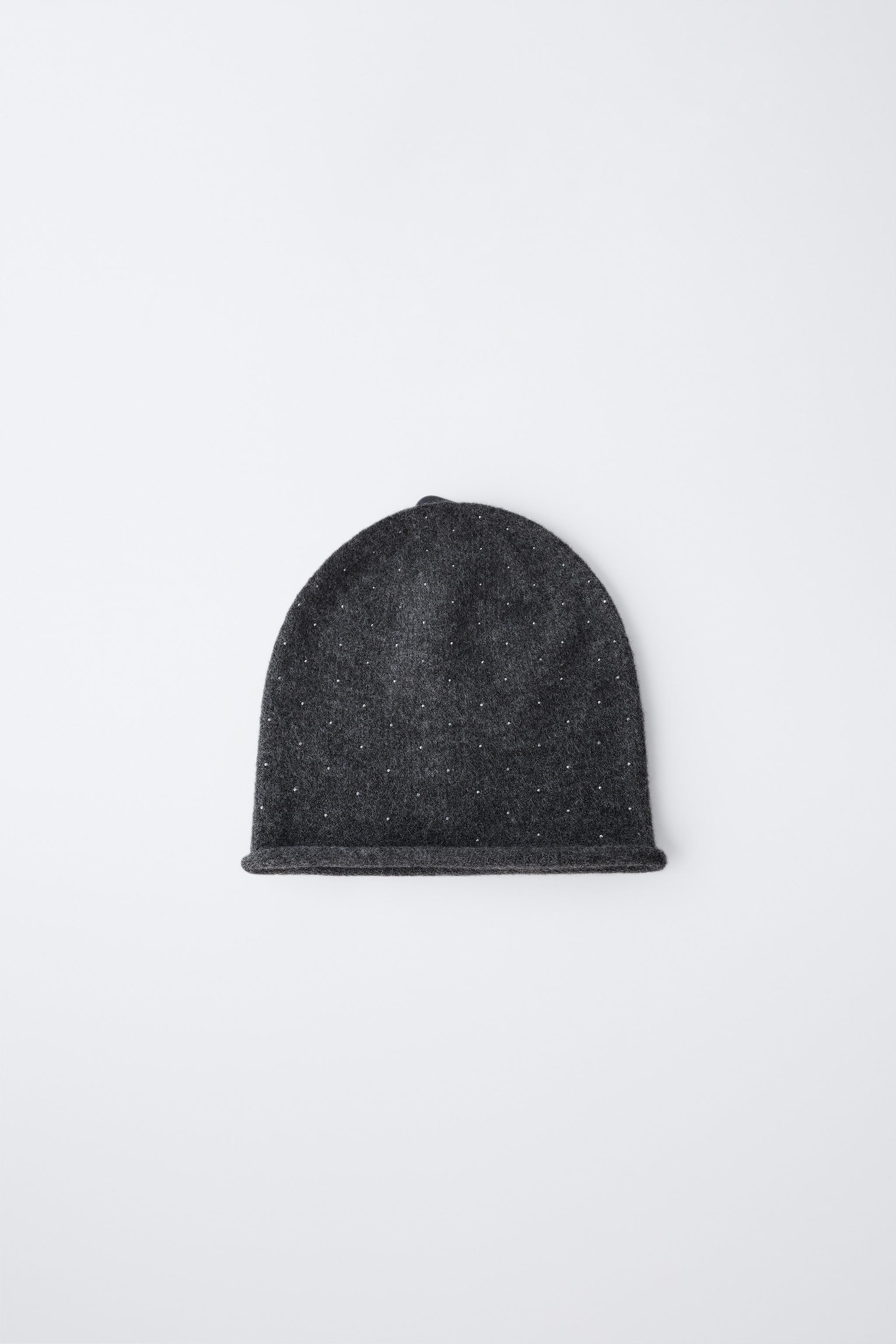BONNET EN MAILLE AVEC BRILLANTS