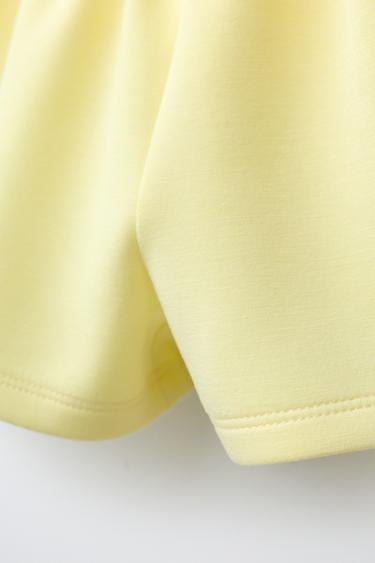 SHORT INSCRIPTION RELIEF SPORT - Jaune citron de Zara - Image 3