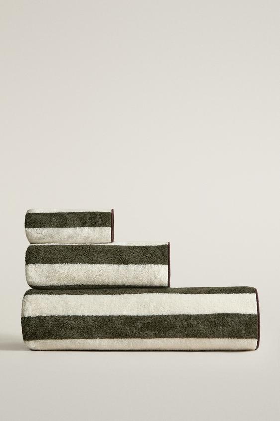Striped Cotton Bath Towel With Overlock - Dark green by Zara - Image 0