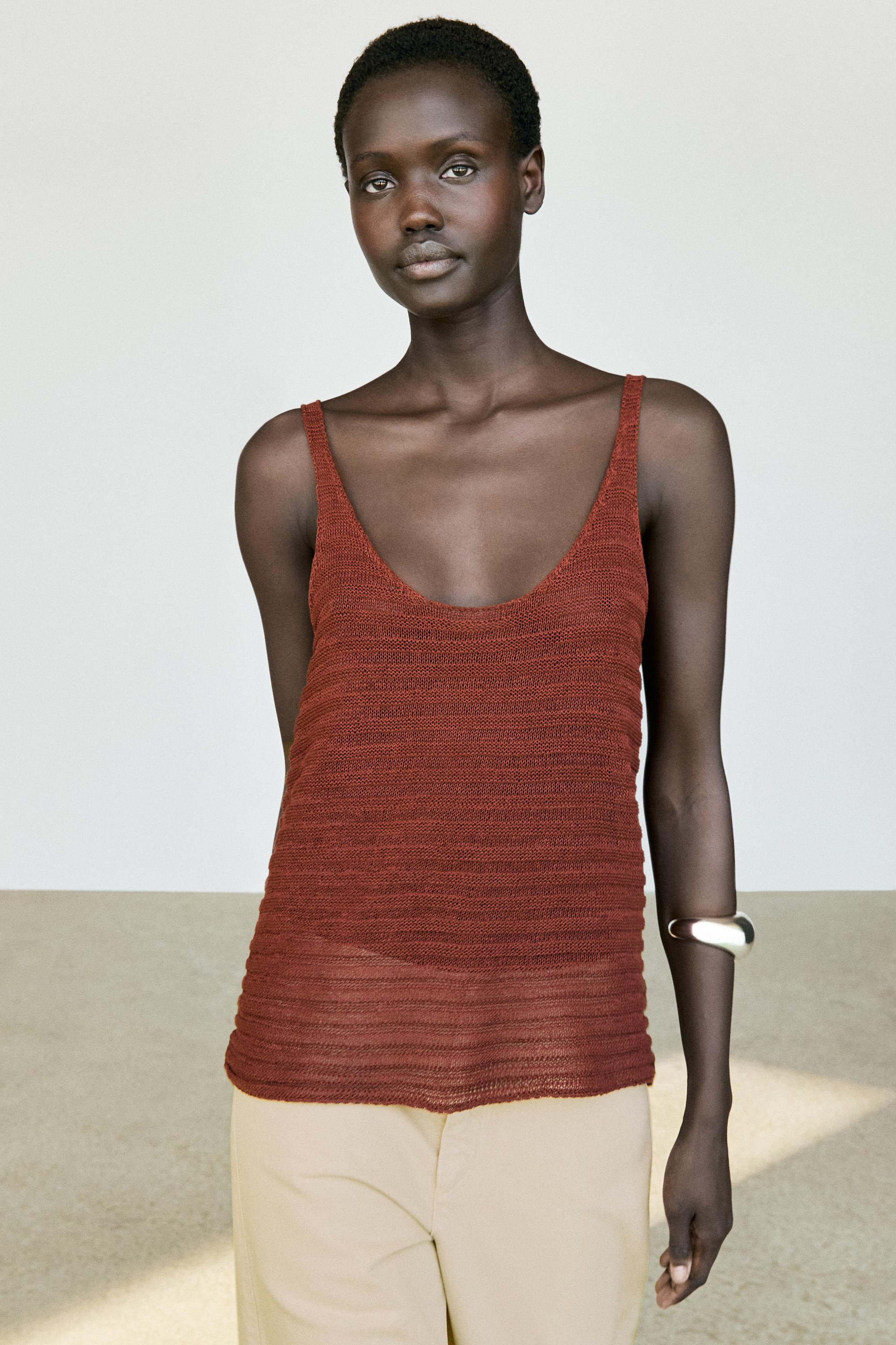 Textured knit strappy top — Brick