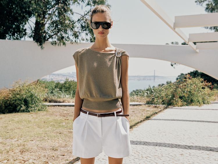 KNIT TOP WITH METALLIC TRIMS