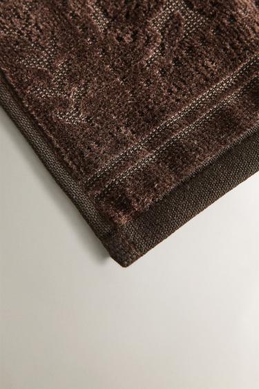 PACK OF VELOUR JACQUARD HAND TOWELS (PACK OF 3) - Chocolate by Zara - Image 2