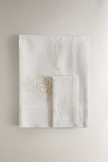 LINEN TABLECLOTH WITH FLORAL EMBROIDERY AND HEMSTITCHING - Ecru by Zara - Image 4