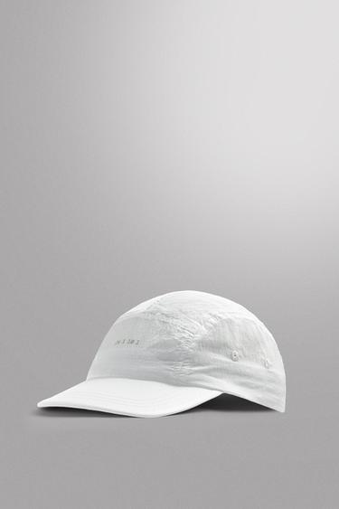 GORRA TÉCNICA LIGERA - de Zara