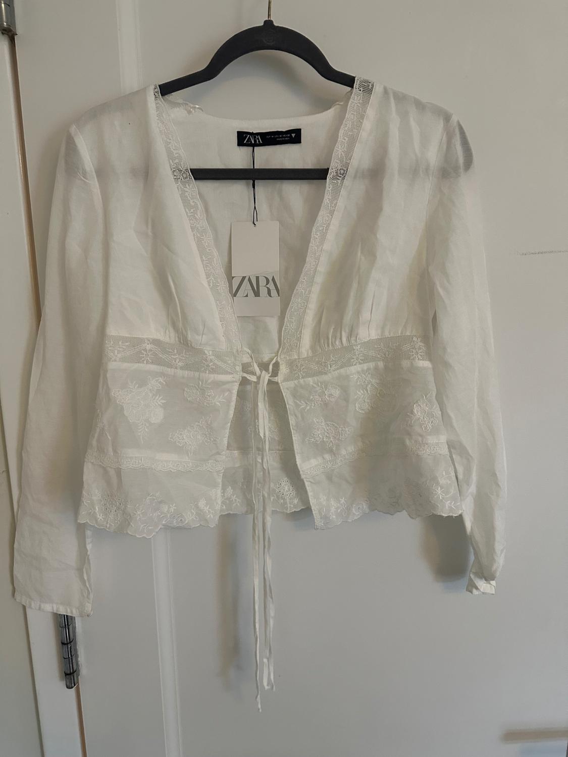 EMBROIDERED TIED SHIRT