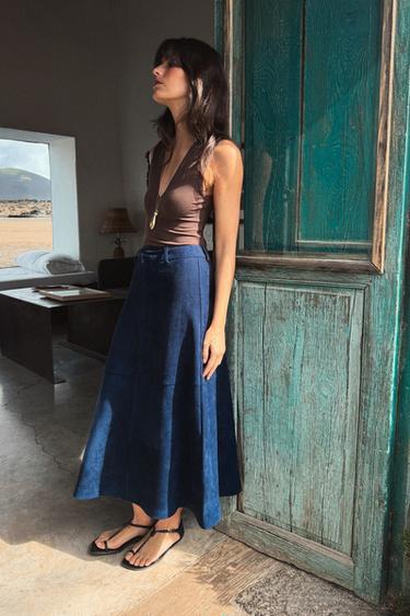 FITTED V-NECK BODYSUIT - Brown by Zara