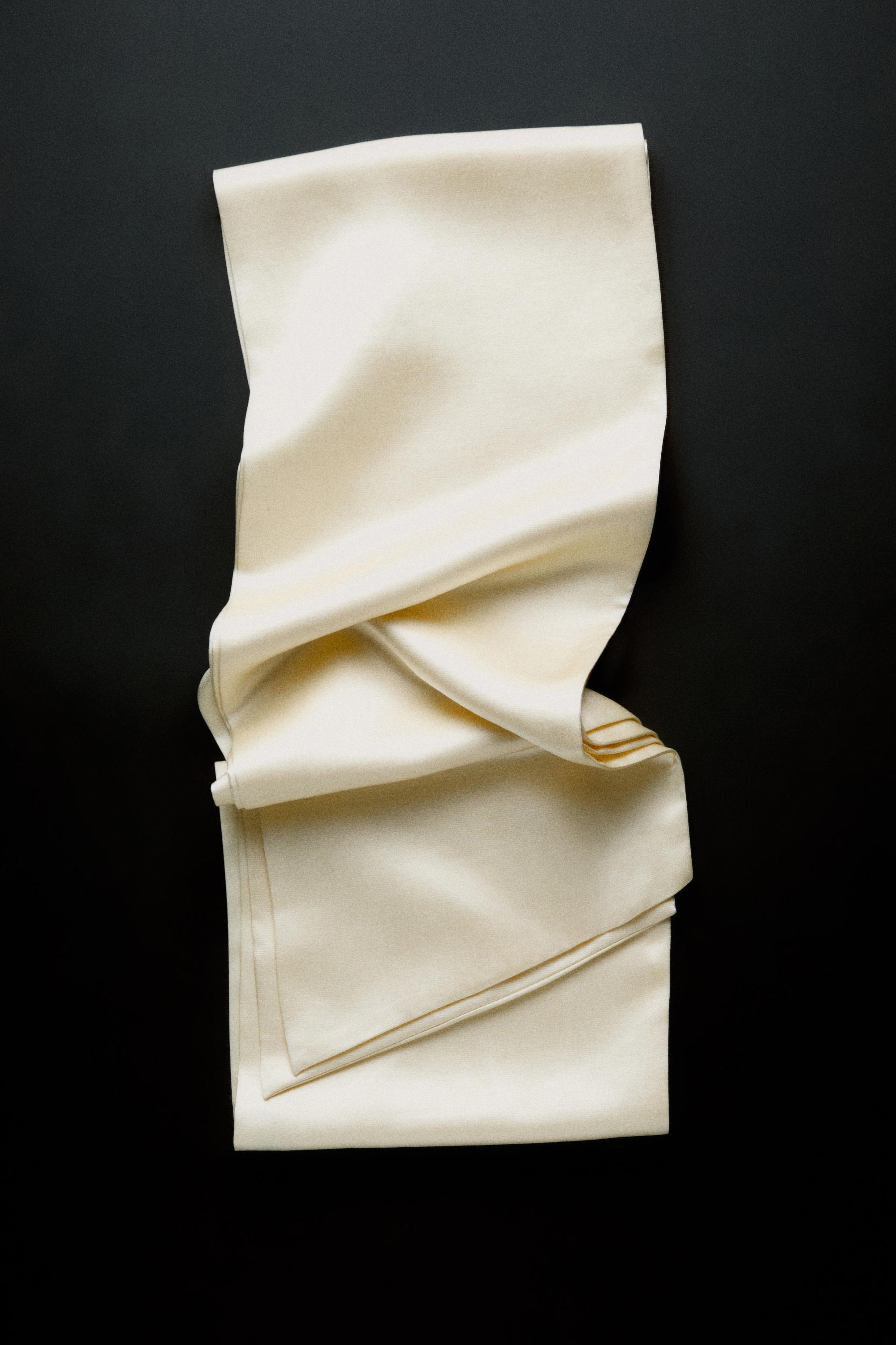 Satin scarf — Ecru