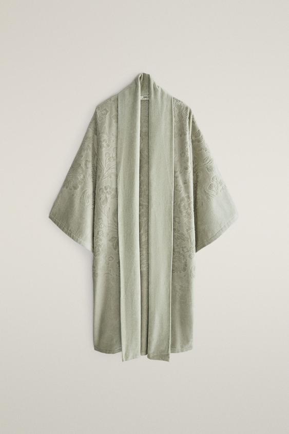 BADEMANTEL MIT JACQUARD-BLUMENMUSTER - Grünlich von Zara - Bild 0