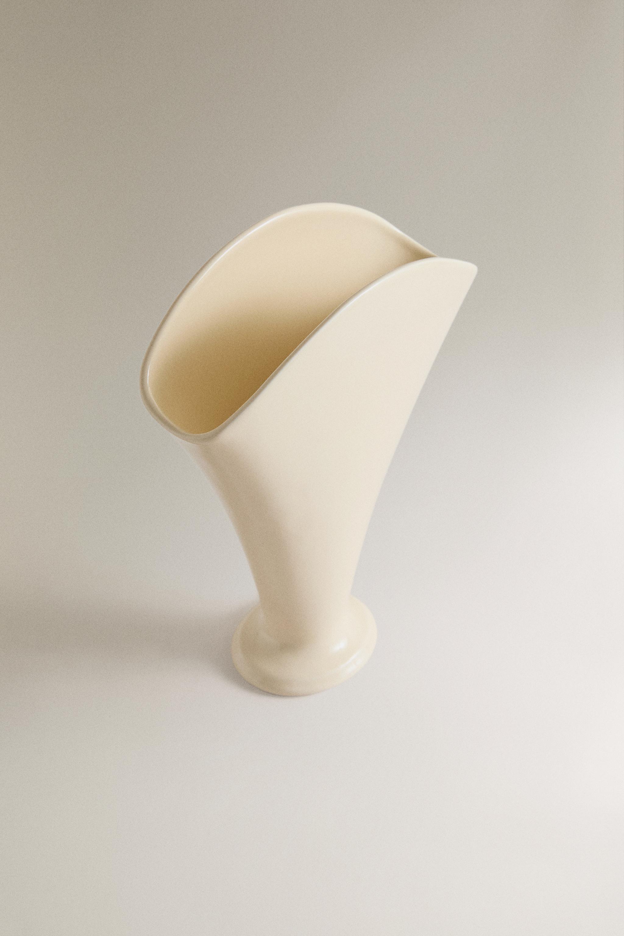 PORCELAIN VASE | STUDIO MARY LENNOX — Ecru