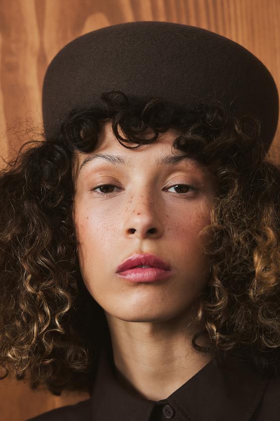 GORRO CASQUETE LANA 100% - Marrón de Zara - Imagen 0