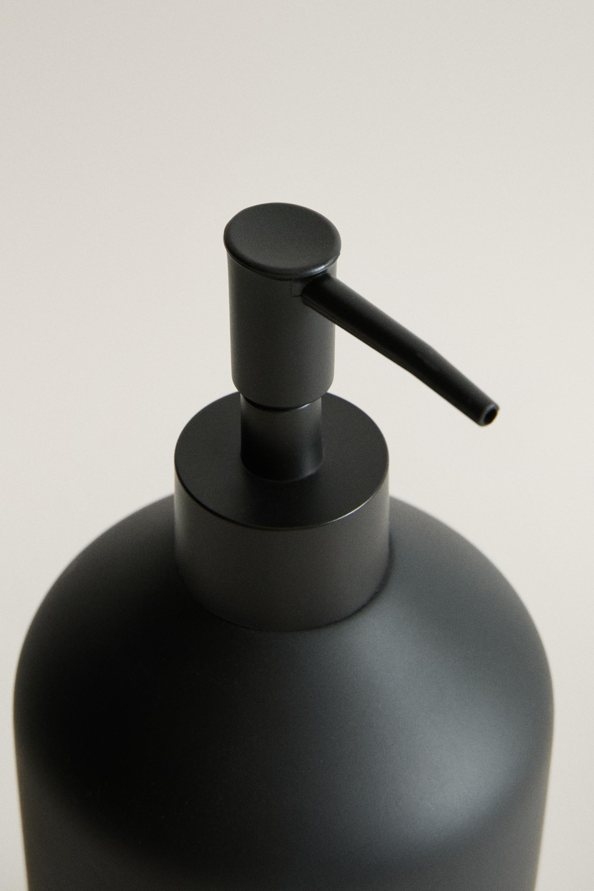 DISTRIBUTEUR DE SAVON EN RÉSINE NOIRE