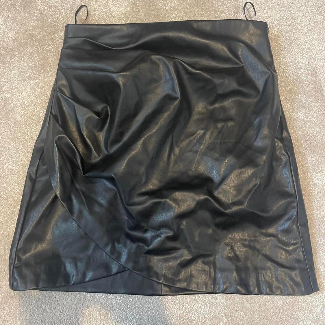 FAUX LEATHER MINI SKIRT