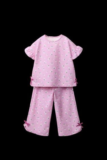 SET AUS T-SHIRT UND HOSE MIT BLUMENMUSTER UND SCHLEIFEN - verwaschenes Rosa von Zara