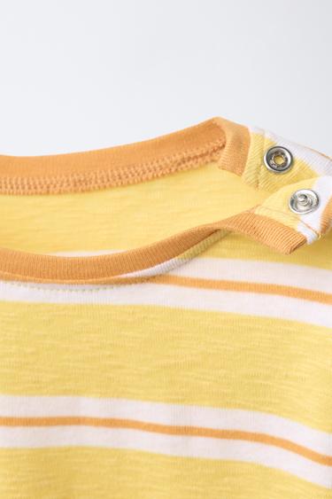 ENSEMBLE T-SHIRT ET BERMUDA À RAYURES - Jaune de Zara - Image 2