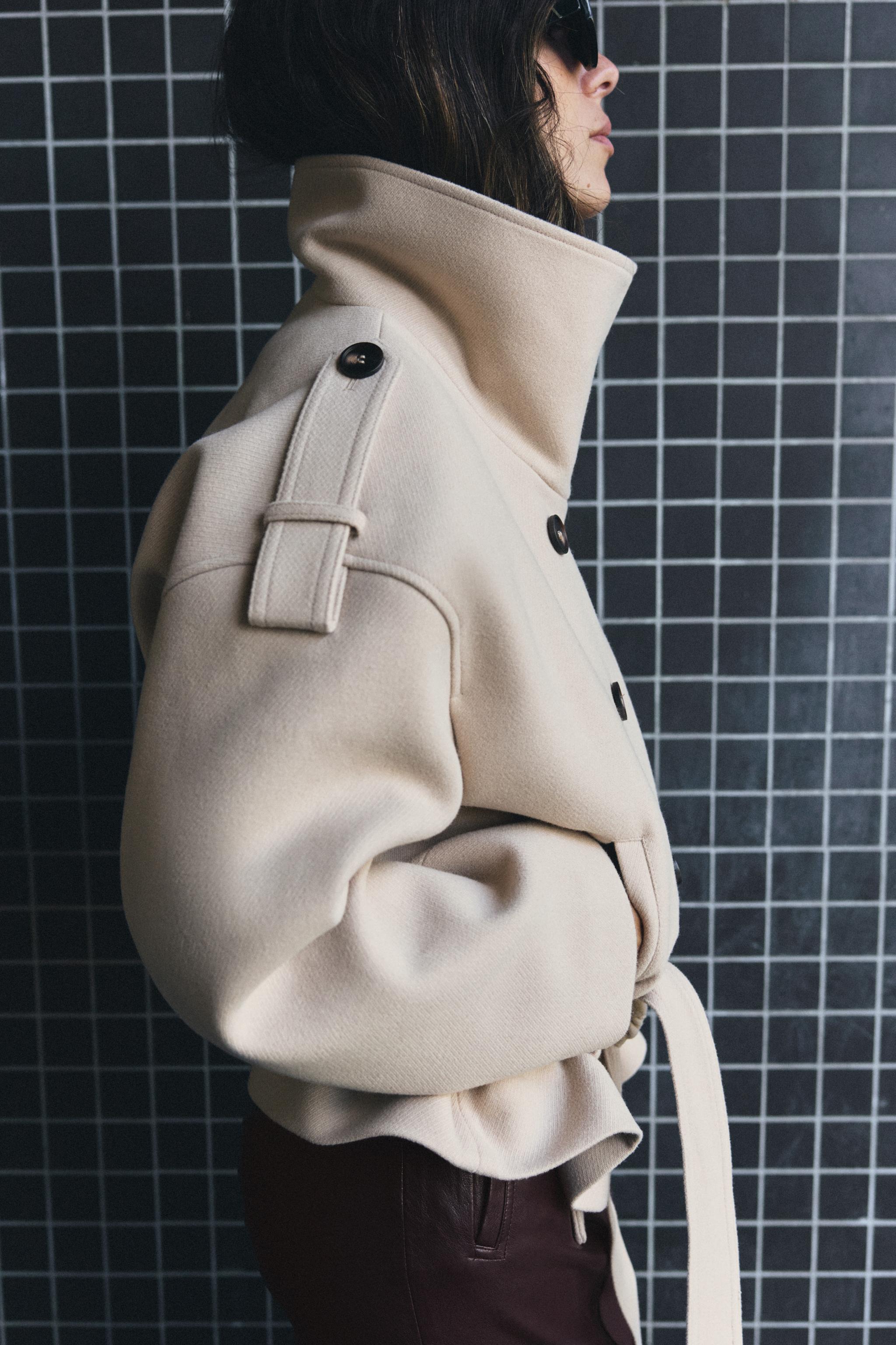 HIGH-NECK BELTED SHORT COAT