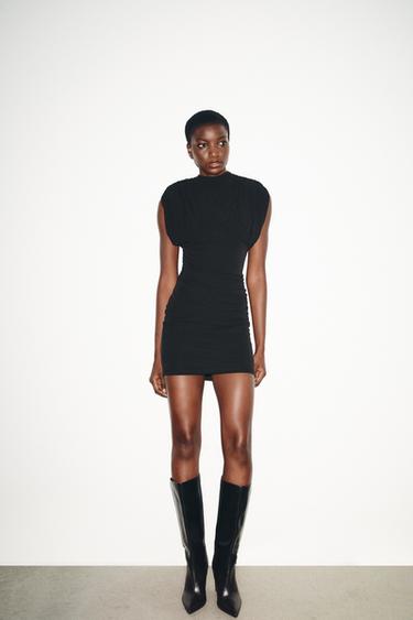 فستان قصير بحمالات كتف - أسود الخاص بـ Zara