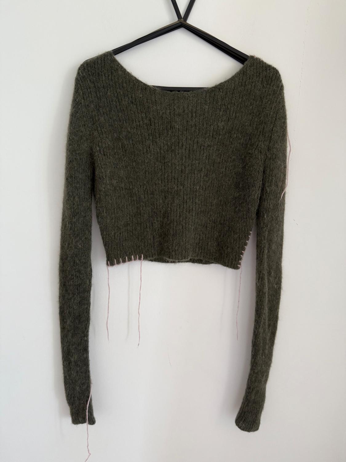 KNIT CROP TOP WITH CONTRAST TOPSTITCHING