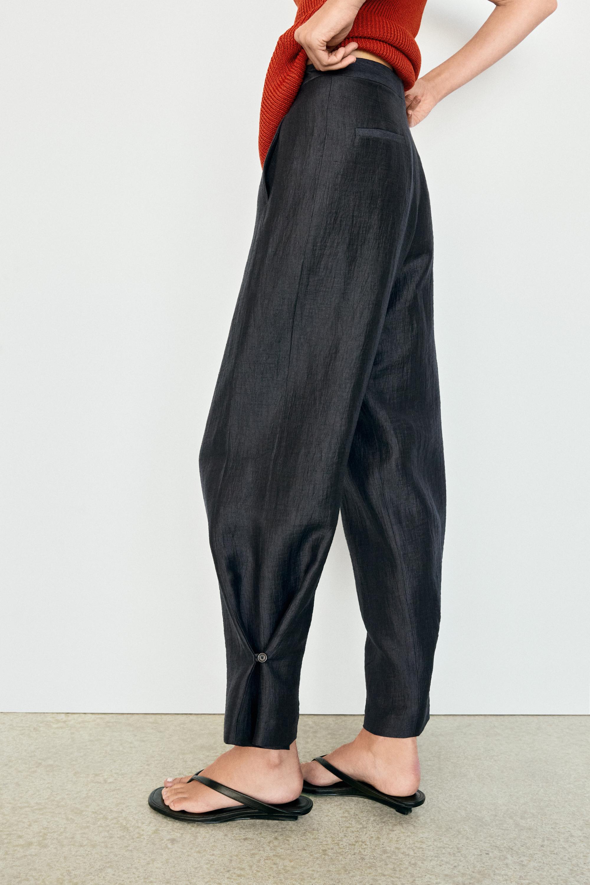 Trousers with gathered hems